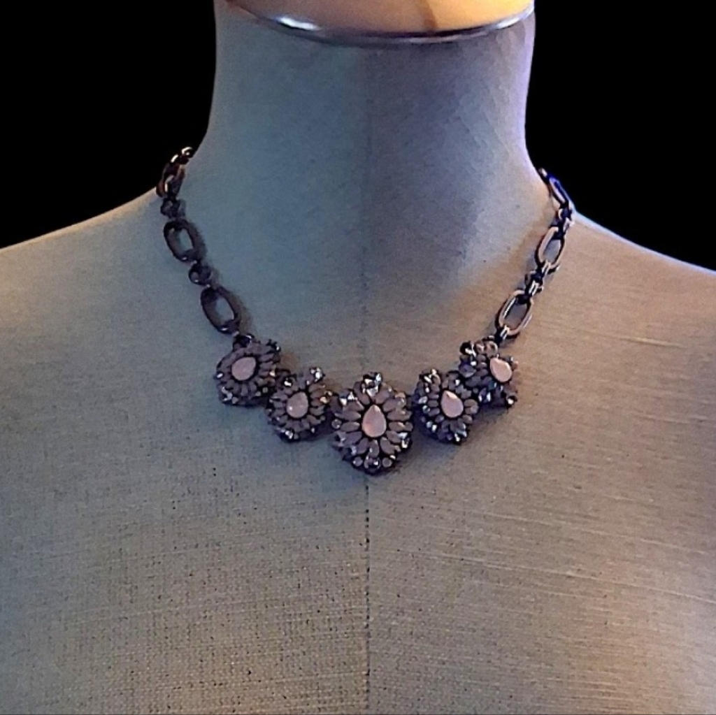 Vivi Elegant Necklace